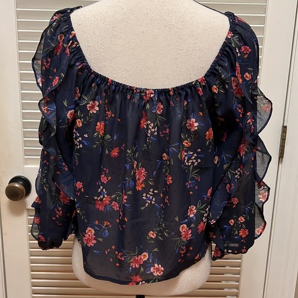 28. Love & Piece Boho Cropped Top in Floral - Picture 6 of 10